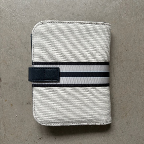 Canvas travel wallet - Picture 2 of 4